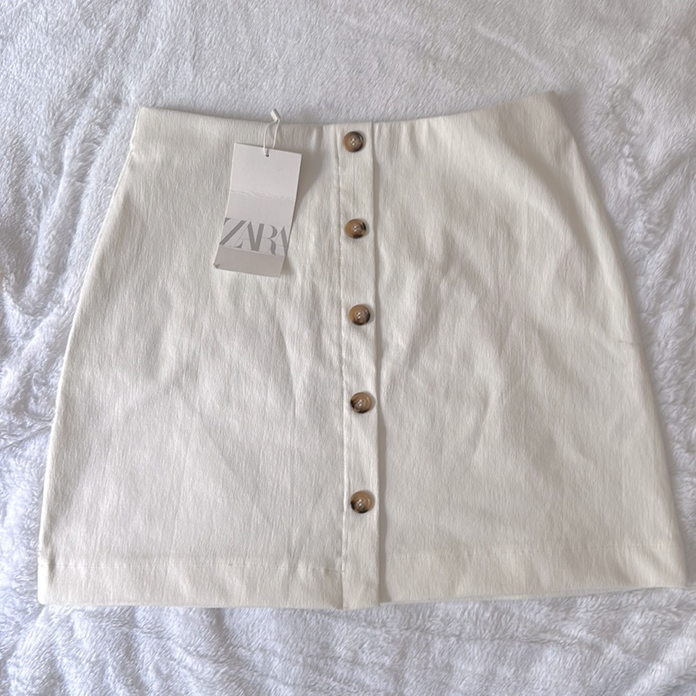 Zara white mini skirt size medium.